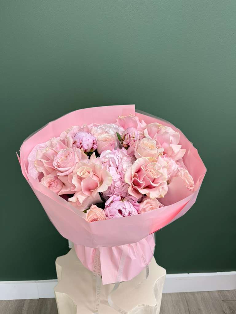 Signature Blush Grand Bouquet