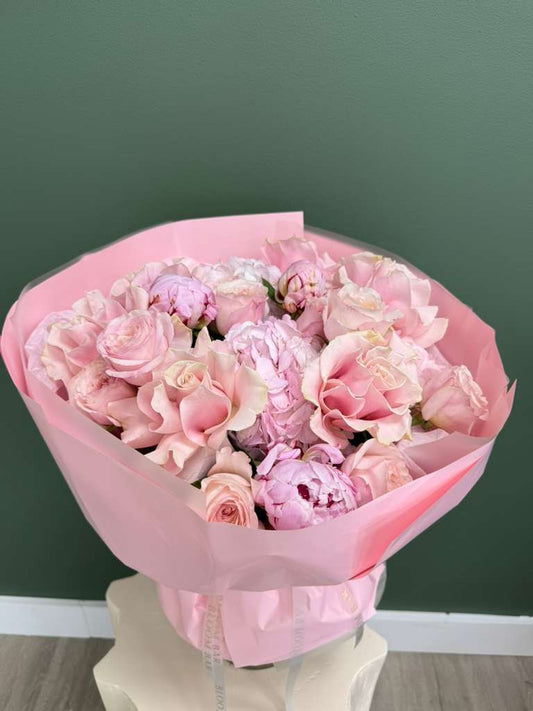 Signature Blush Grand Bouquet